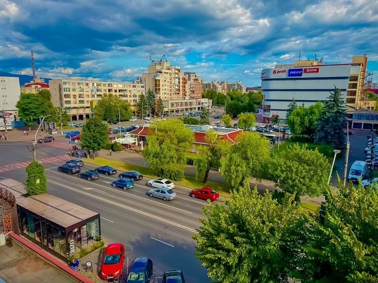 Apartament cu 2 camere decomandat, mobilat în Ultracentral