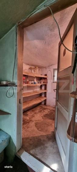 Casa cu 3 camere, anexe, curte si gradina - 14