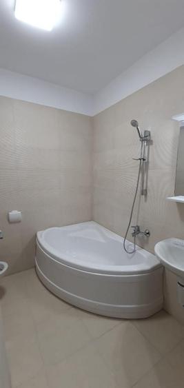 Apartament cu 2 camere decomandat în Roșu