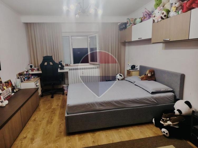Apartament cu 3 camere decomandat, mobilat în Dragoș Vodă