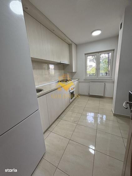 Apartament cu 3 camere decomandat în Între Lacuri
