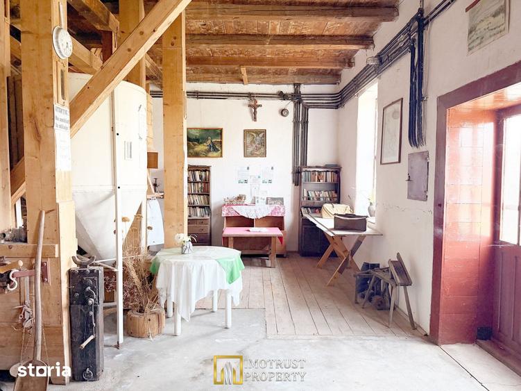 Casă cu 5 camere cu Teren 23861 Mp în Iratoșu
