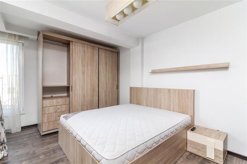 Apartament cu 3 camere semidecomandat, mobilat în Andrei Mureșanu