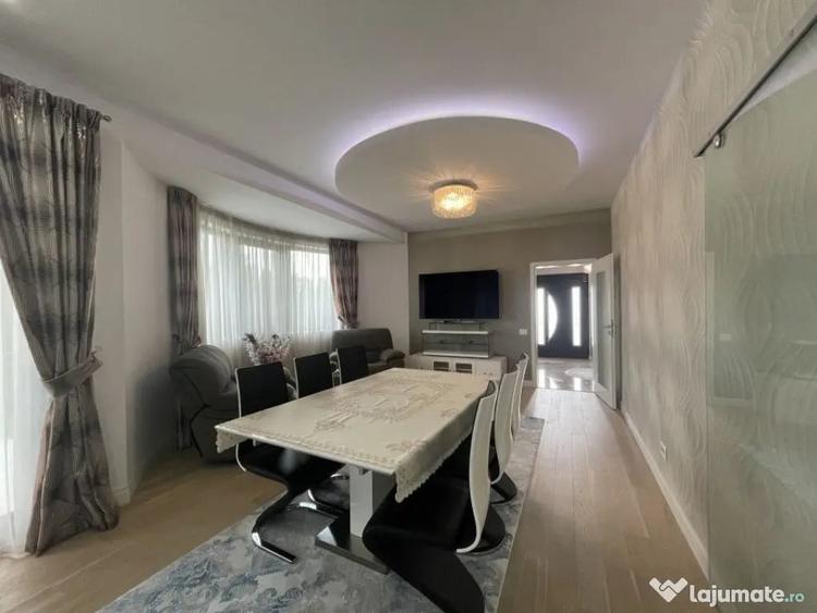 Casă cu 7 camere cu Teren 1042 Mp în Cornu