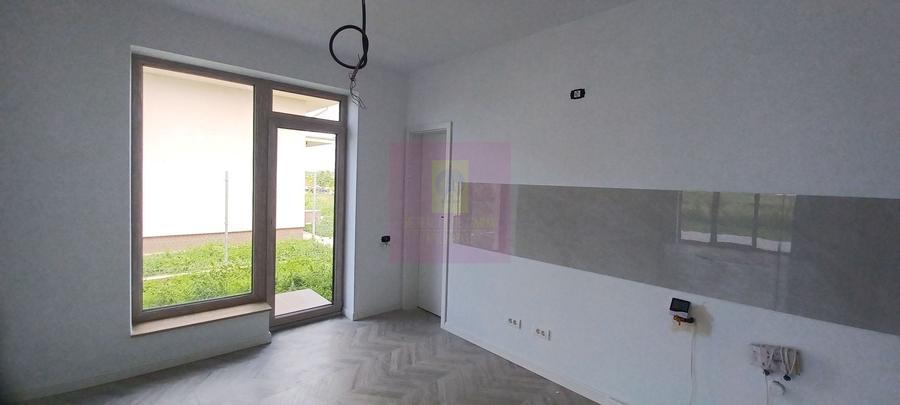 Casă individuală cu 4 camere cu Canalizare în Gulia