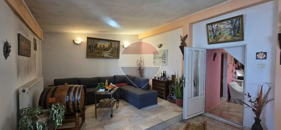 Casă individuală cu 5 camere cu Teren 1682 Mp în Lucieni