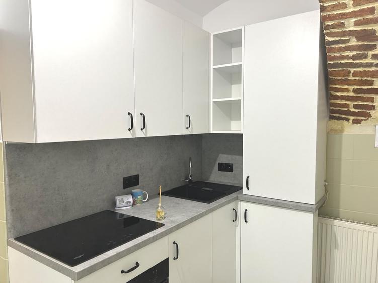 Apartament cu 2 camere semidecomandat, mobilat în Centrul Istoric