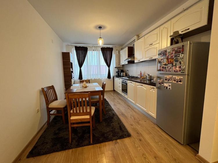 Apartament cu 3 camere decomandat în Florești