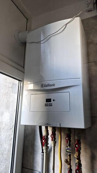 Apartament cu 3 camere semidecomandat în Universitate