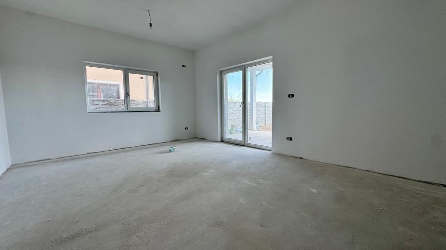 Duplex cu 5 camere cu Canalizare în Giroc