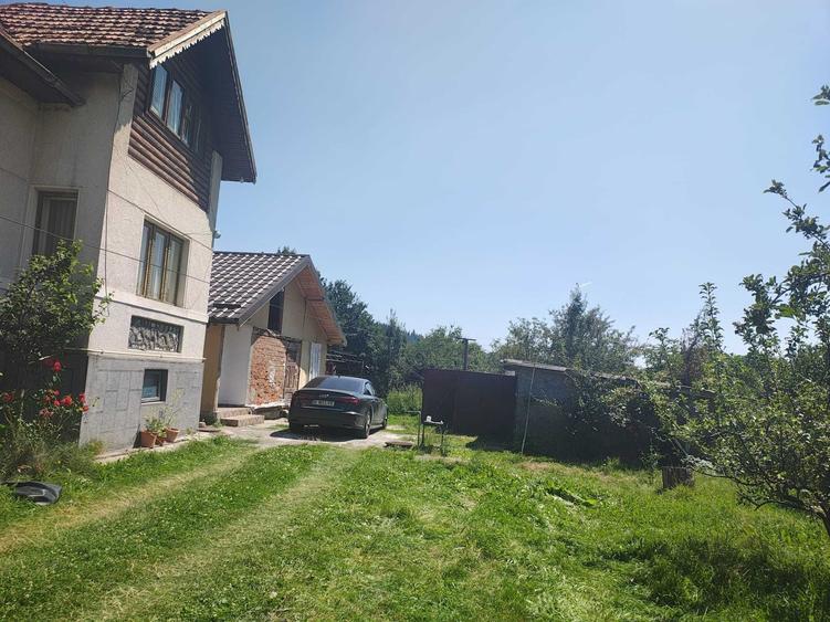 Casă cu 4 camere în Central