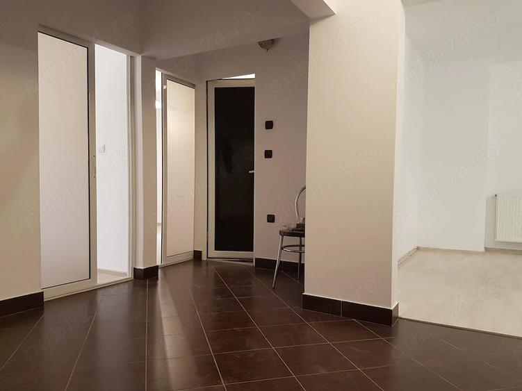 Apartament cu 3 camere decomandat în Exterior Vest