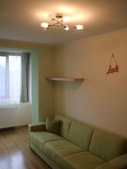 Apartament cu 4 camere semidecomandat în Podgoria