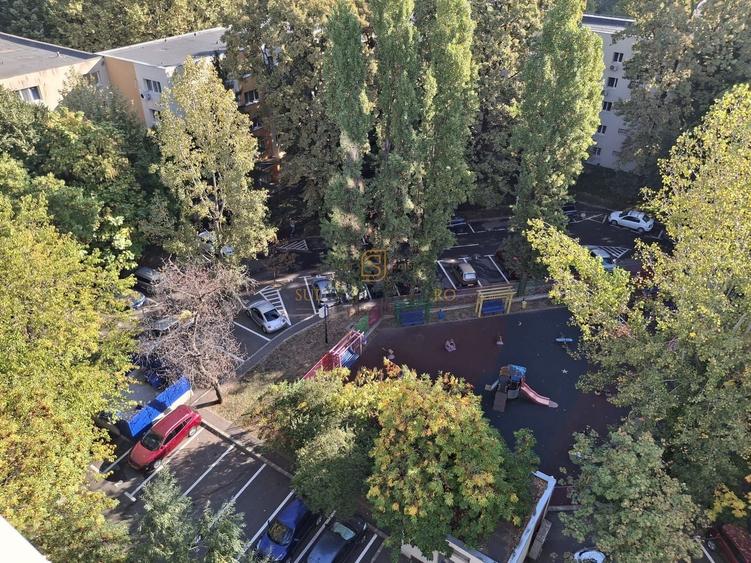 Apartament cu 3 camere semidecomandat, mobilat în Brâncoveanu