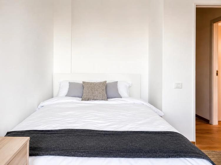Apartament cu 3 camere decomandat în Romană