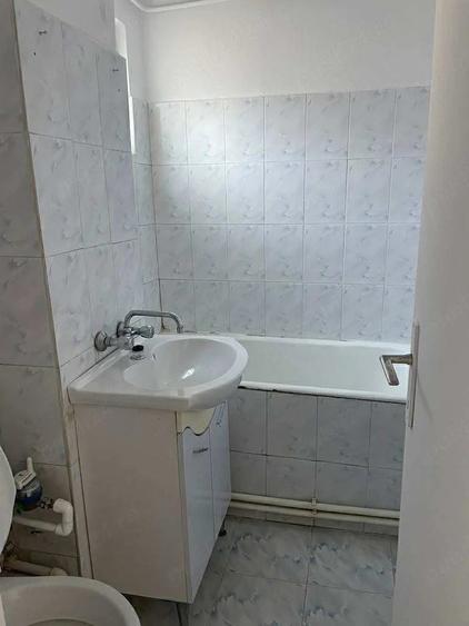 Apartament cu 3 camere decomandat în Casa de Cultură