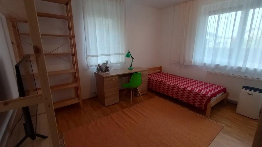 Apartament cu 3 camere decomandat, mobilat în Europa