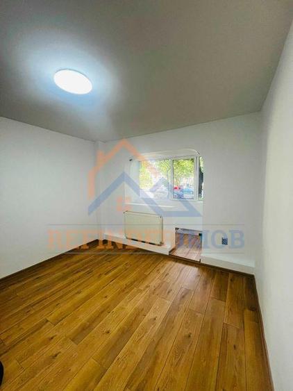 Apartament cu 4 camere decomandat în Tineretului