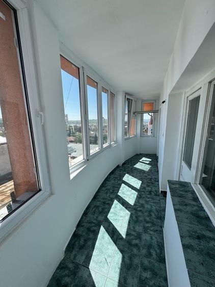 Apartament cu 3 camere decomandat în Exterior Vest