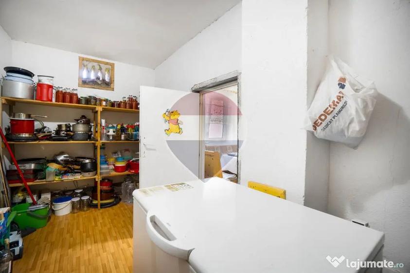 Casă cu 6 camere cu Teren 2794 Mp în Bunești