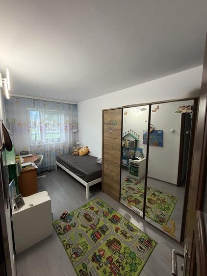 Apartament cu 3 camere decomandat în Drumul Carului