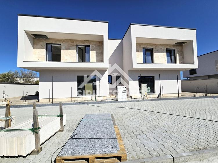 Duplex cu 4 camere cu Canalizare în Șelimbăr