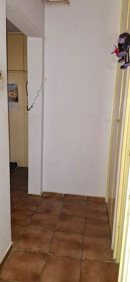 Apartament cu 3 camere semidecomandat în Colentina