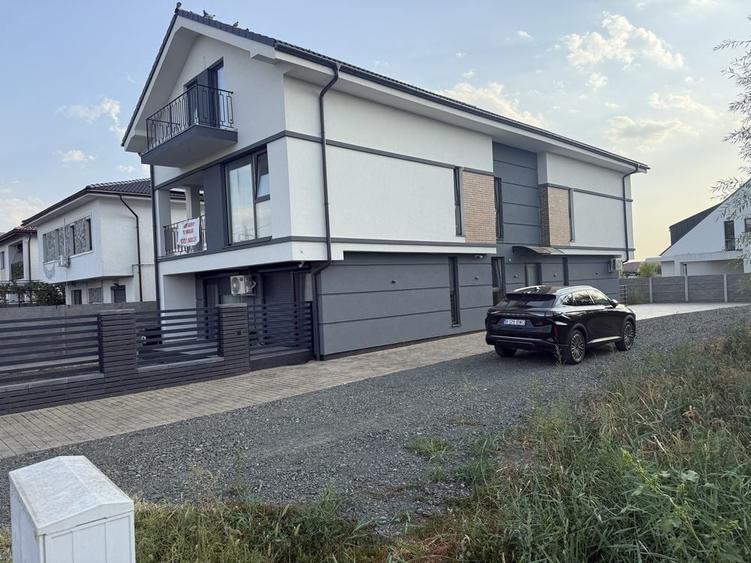 Apartament cu 3 camere decomandat în Ghiroda
