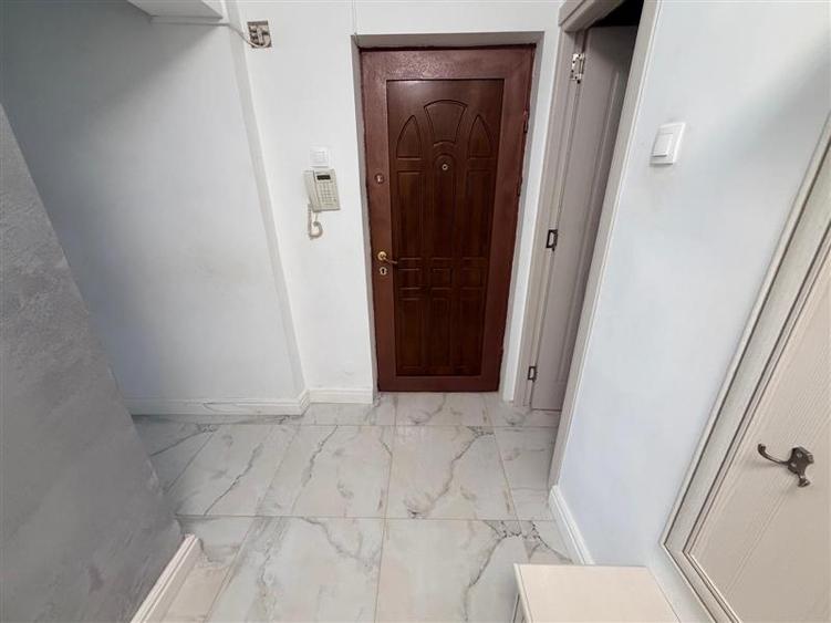 Apartament cu 3 camere decomandat  Dacia, bloc 1990 - 29
