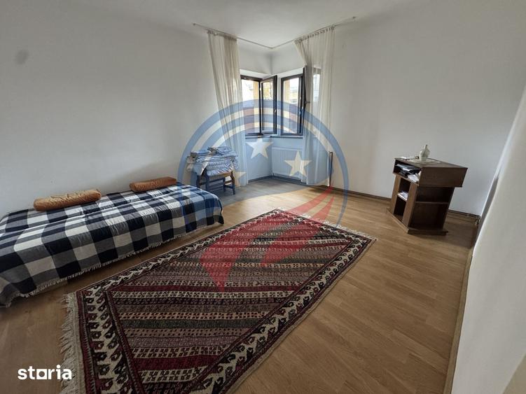 Casă cu 6 camere cu Teren 380 Mp în Brazda lui Novac