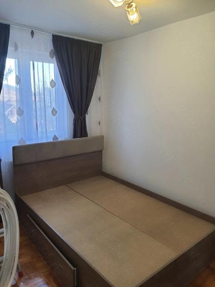 Apartament cu 3 camere semidecomandat în Autogară