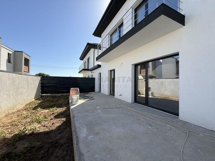 Casă individuală cu 5 camere cu Canalizare în Tunari