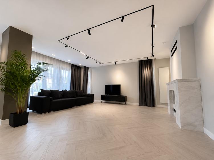 Duplex cu 7 camere cu Canalizare în Nord