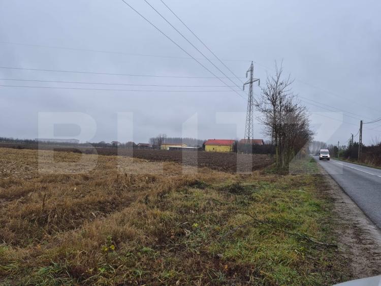 Teren Construcții intravilan de 2500 mp, în Nord