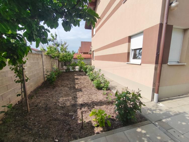 Duplex cu 7 camere cu Canalizare în Chișoda