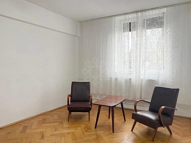 Apartament cu 3 camere decomandat în Central