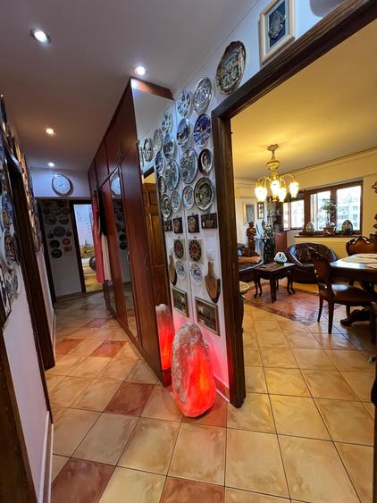 Apartament cu 4 camere decomandat în Iancului