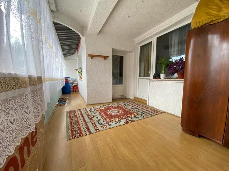 Apartament cu 3 camere decomandat în 22 Decembrie
