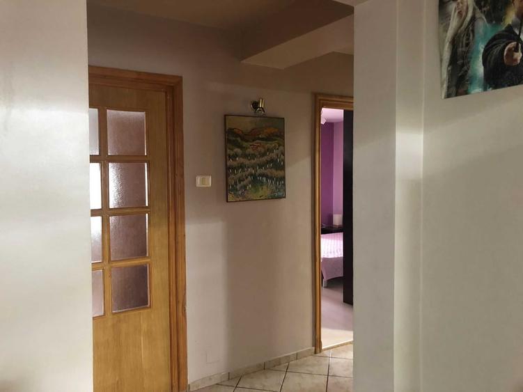 Apartament cu 3 camere decomandat, mobilat în Faleza Nord