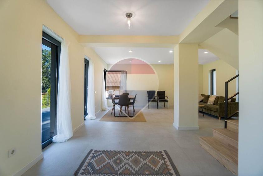 Casă individuală cu 3 camere cu Teren 1790 Mp în Predeluț