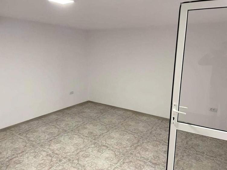 Casă individuală cu 9 camere cu Canalizare în Caragiale
