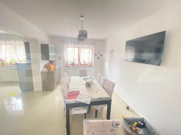 Casă individuală cu 12 camere cu Garaj în Florilor