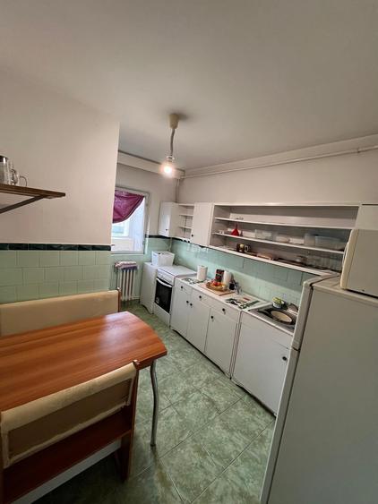 Apartament cu 3 camere decomandat în Metalurgie