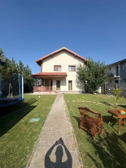 Casă individuală cu 4 camere cu Canalizare în Nord