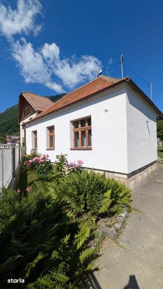 Casă cu 3 camere cu Teren 2987 Mp în Central