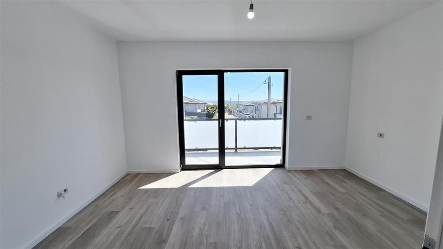 Duplex cu 3 camere cu Canalizare în Valea Lupului