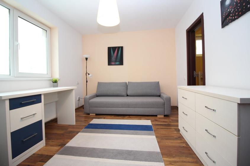 Apartament cu 4 camere semidecomandat în Titan