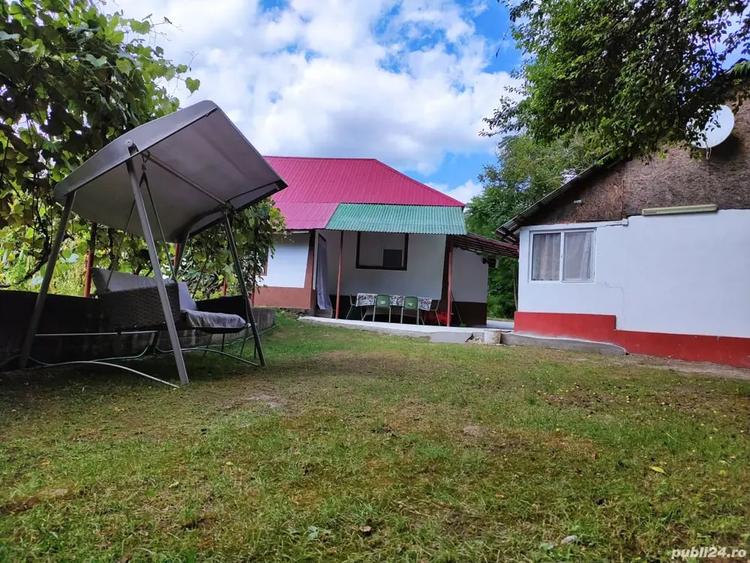 Casă cu 2 camere cu Teren 2800 Mp în Strezeni
