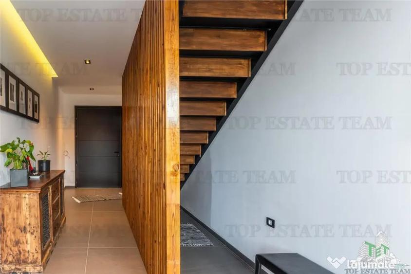 Casă cu 6 camere cu Teren 1000 Mp în Corbeanca