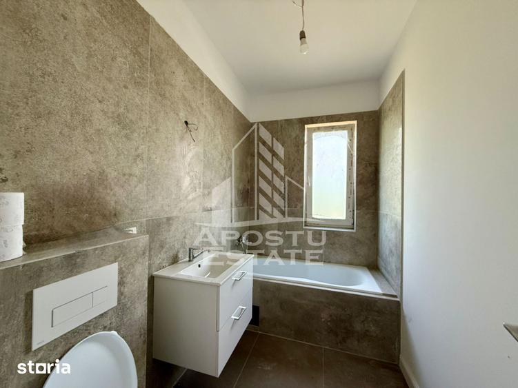 Apartament cu 3 camere în Plopi